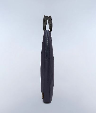 18737031-2.jpg